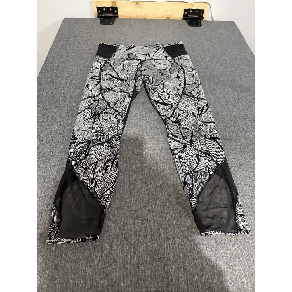 Lululemon Pace Rival Crop Leggings in Dottie Tribe Size 10 Running Gym Yoga